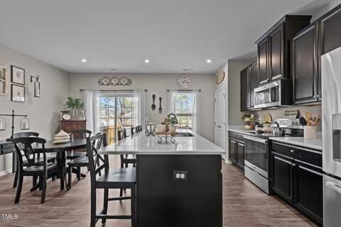 905 Arnold Place Drive, Fuquay Varina, NC 27526