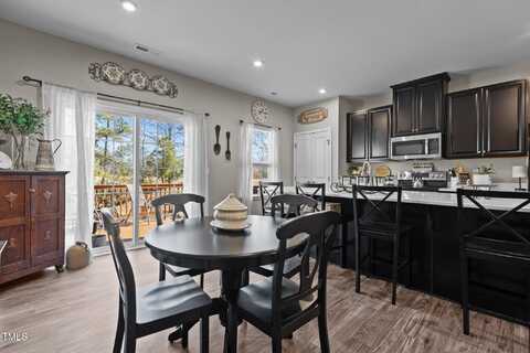 905 Arnold Place Drive, Fuquay Varina, NC 27526