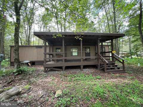 30 BLUE SKY PATH, GOULDSBORO, PA 18424