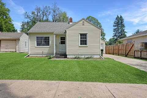 1922 Iowa Street, Cedar Falls, IA 50613