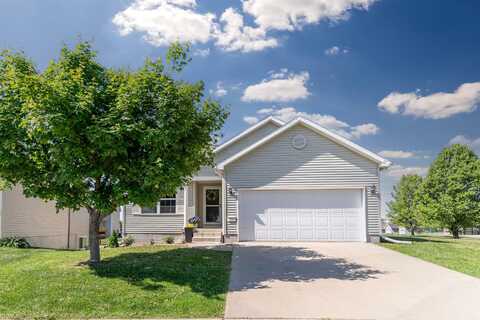 4752 Loren Drive, Cedar Falls, IA 50613