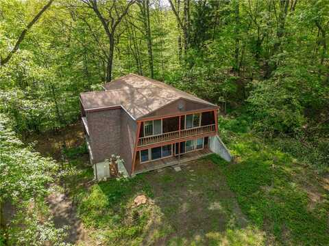 1445 E Cruikshank Rd, Valencia, PA 16059