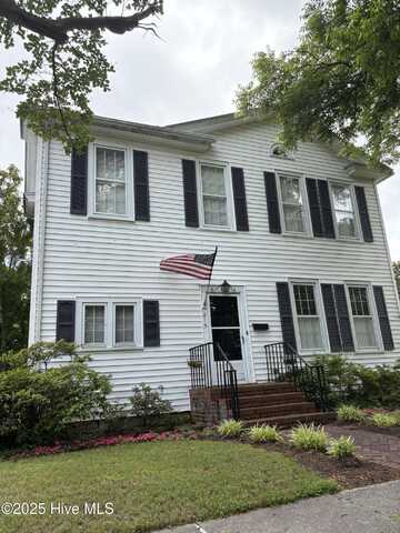215 W Queen Street, Edenton, NC 27932