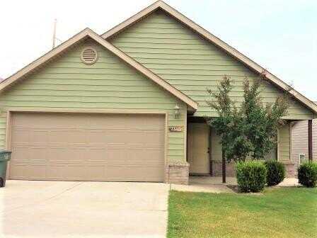 2896 Old Farmington RD, Fayetteville, AR 72704