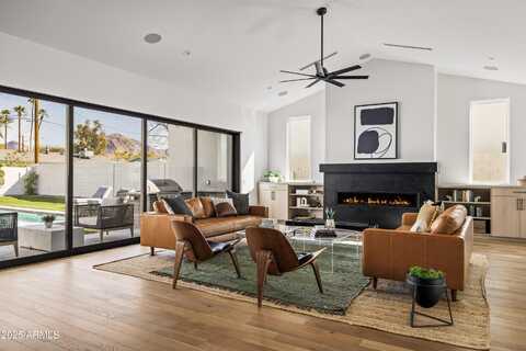 4318 E CHEERY LYNN Road, Phoenix, AZ 85018