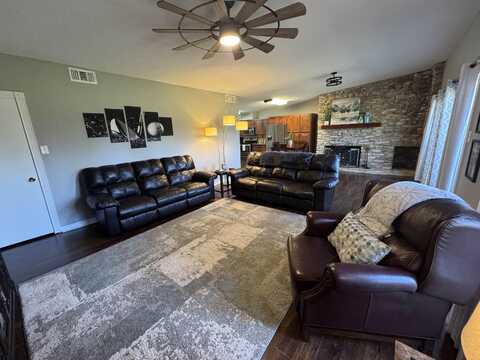2550 Sam Rayburn PWY, Brookeland, TX 75931