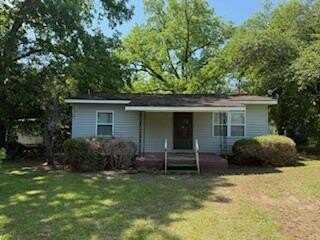 341 Groves St, Byromville, GA 31007