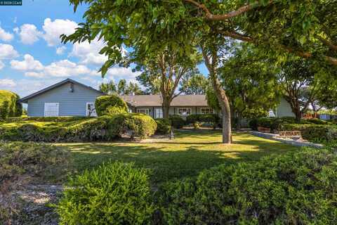 5435 Box R Ranch Rd, Vacaville, CA 95687