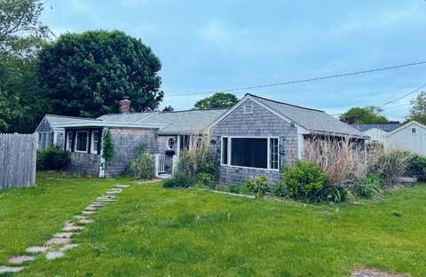 10 Young Road, Falmouth, MA 02540