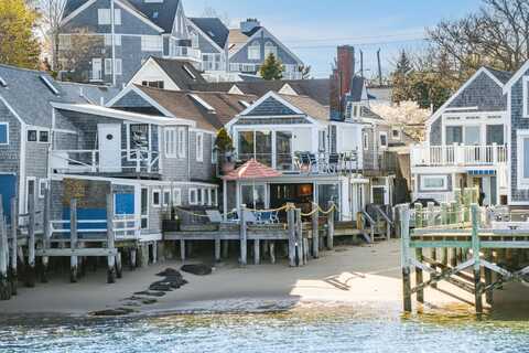 75 Commercial Street, Provincetown, MA 02657