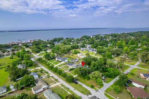 302 Mansfield Parkway, Morehead City, NC 28557