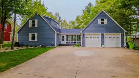 1996 N Salisbury, Gladwin, MI 48624