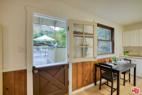 655 Brookside Ln, Sierra Madre, CA 91024