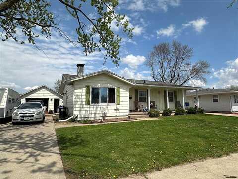 1600 Highview Drive, Marion, IA 52302
