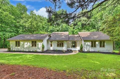 9520 Squirrel Hollow Lane, Charlotte, NC 28270