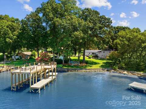 138 Lakefront Drive, Mooresville, NC 28117