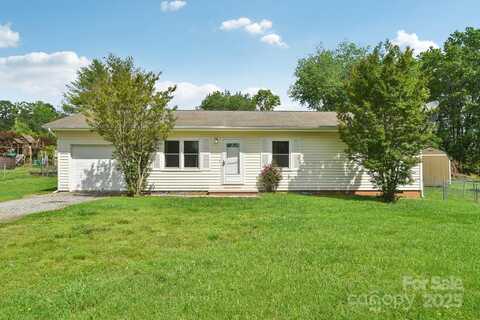 1181 Runway Drive, Hendersonville, NC 28792