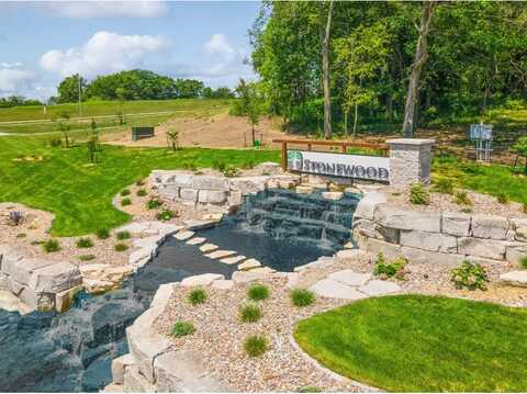 1557 S Stonewood Drive, West Des Moines, IA 50266