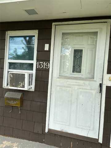1319 E 9th Street, Des Moines, IA 50316