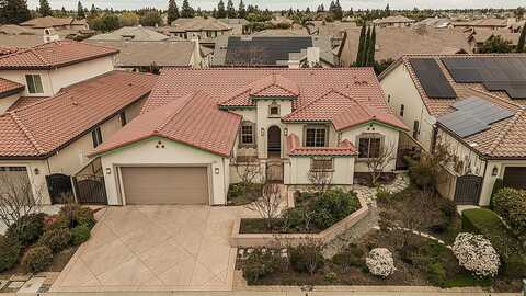 1562 Empire Lane N, Clovis, CA 93619