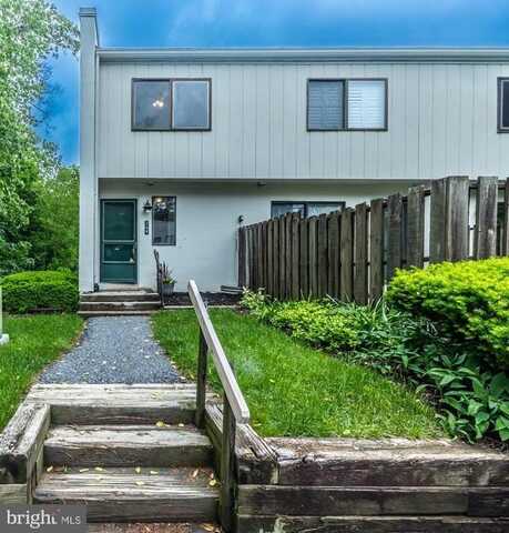 264 SUMMIT HOUSE, WEST CHESTER, PA 19382