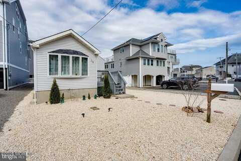 38 Bay Breeze Drive, Toms River, NJ 08753