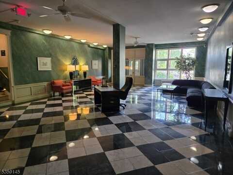 5 Roosevelt Place C004E C, Montclair, NJ 07042
