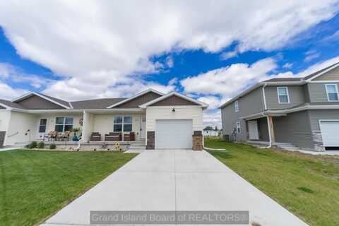 944 E 19th St, Grand Island, NE 68803
