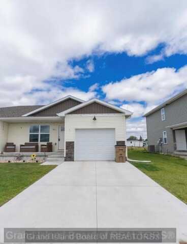 944 E 19th St, Grand Island, NE 68803