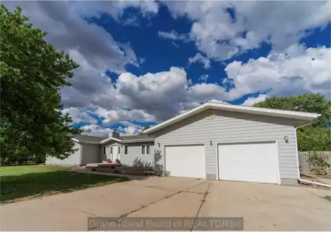 921 West Avenue, Gibbon, NE 68840