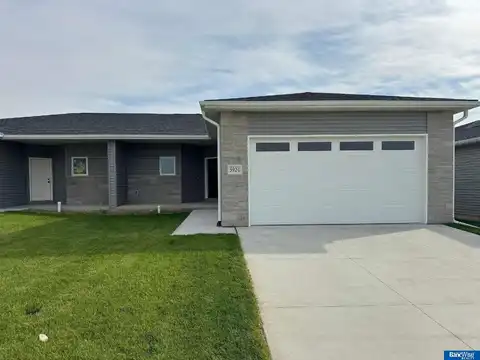 9434 Duckhorn Drive, Lincoln, NE 68526