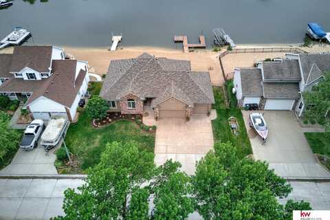 7815 Maui Circle, Papillion, NE 68046