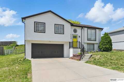 112 Citadel Drive, Papillion, NE 68133