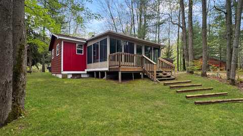 6900 SW Hart Rd, South Boardman, MI 49680