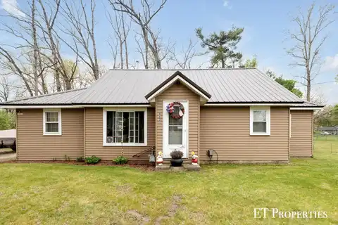 862 E James Street, White Cloud, MI 49349