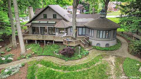 988 Kenwood Drive, Holland, MI 49423