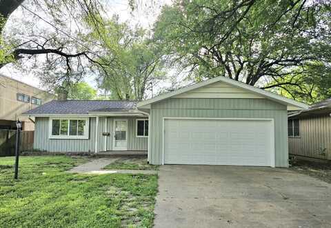 2245 S Pickwick Avenue, Springfield, MO 65804