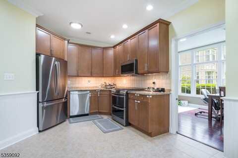 119 Crown Ct, Livingston, NJ 07039