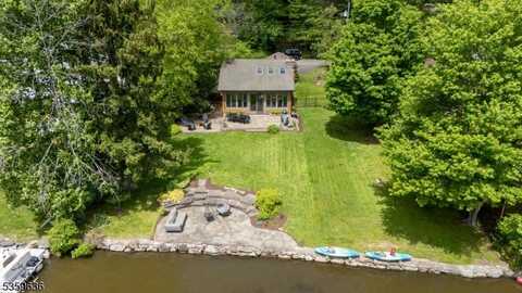 195 Bearfort Rd, West Milford, NJ 07480