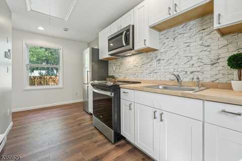57 Riverlawn Dr, Wayne, NJ 07470