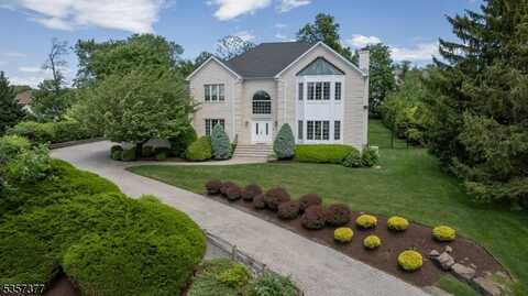4 Holbrook Ct, Montville, NJ 07082