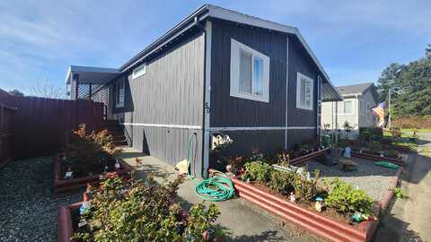 995 Riverside Drive, Rio Dell, CA 95562