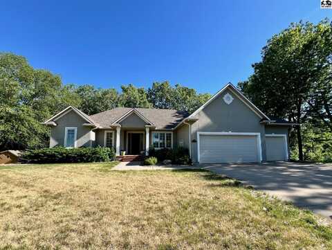 3907 Deer Ridge Dr, Hutchinson, KS 67502
