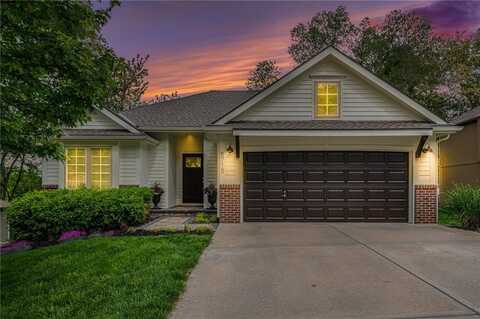 5715 NW Michaels Cove, Parkville, MO 64152