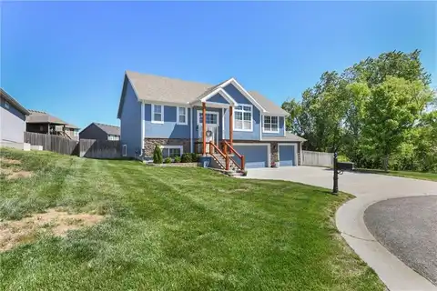 2511 E Maple Court, Tonganoxie, KS 66086