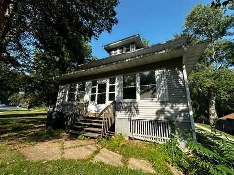 900 N Dodge Street, IowaCity, IA 52240