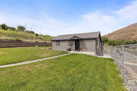 105 Meador Street, Asotin, WA 99402