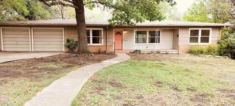 1042 Bluebonnet Dr, Kerrville, TX 78028