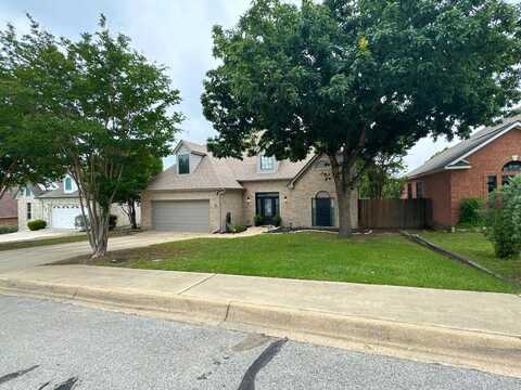 715 Oak Hollow Dr, Kerrville, TX 78028