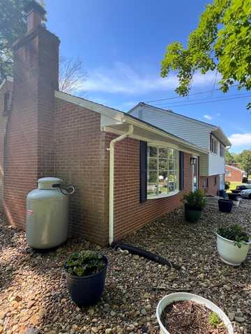 51 Farmington Road, Lynchburg, VA 24502